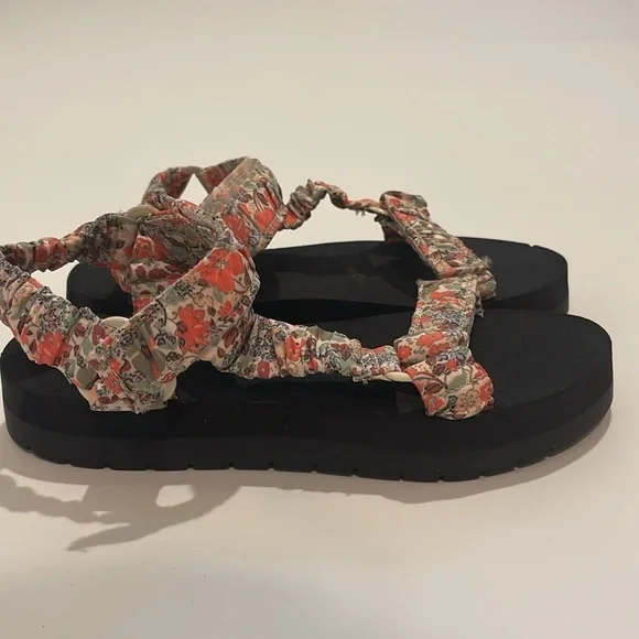 Universal Thread Platform Sandals - Picture 4 of 8